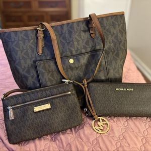 Michael kors purse wallet wristlet and wallet set